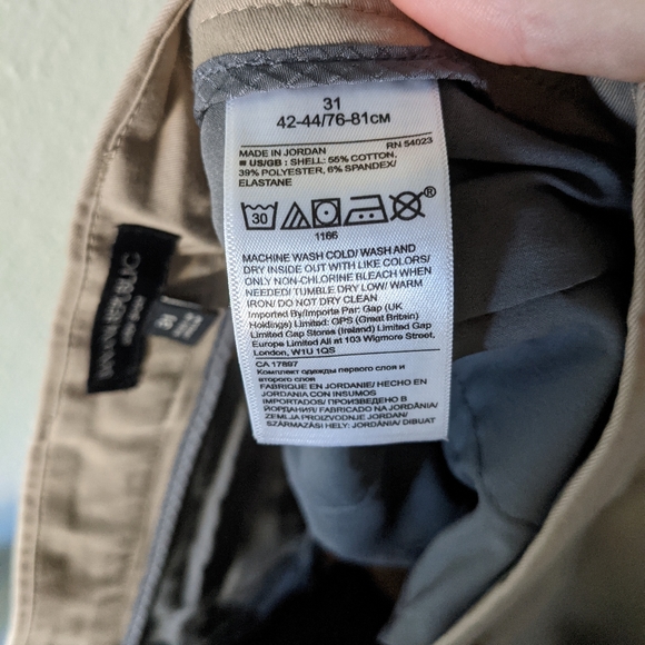 BANANA REPUBLIC Aiden Short in Khaki - Picture 11 of 11